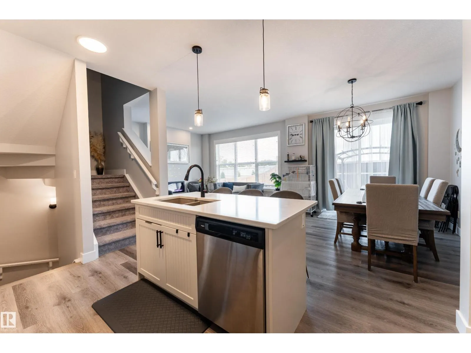 2824 152 AV NW