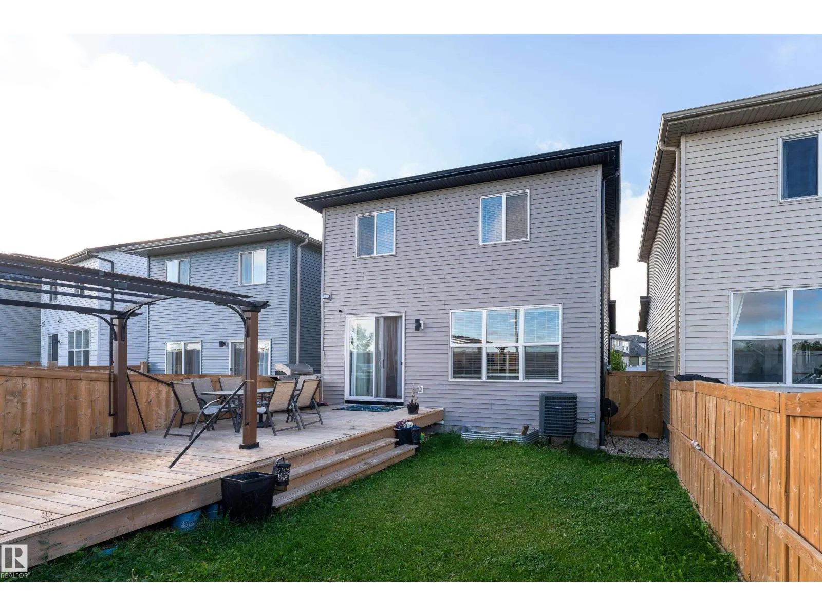 2824 152 AV NW