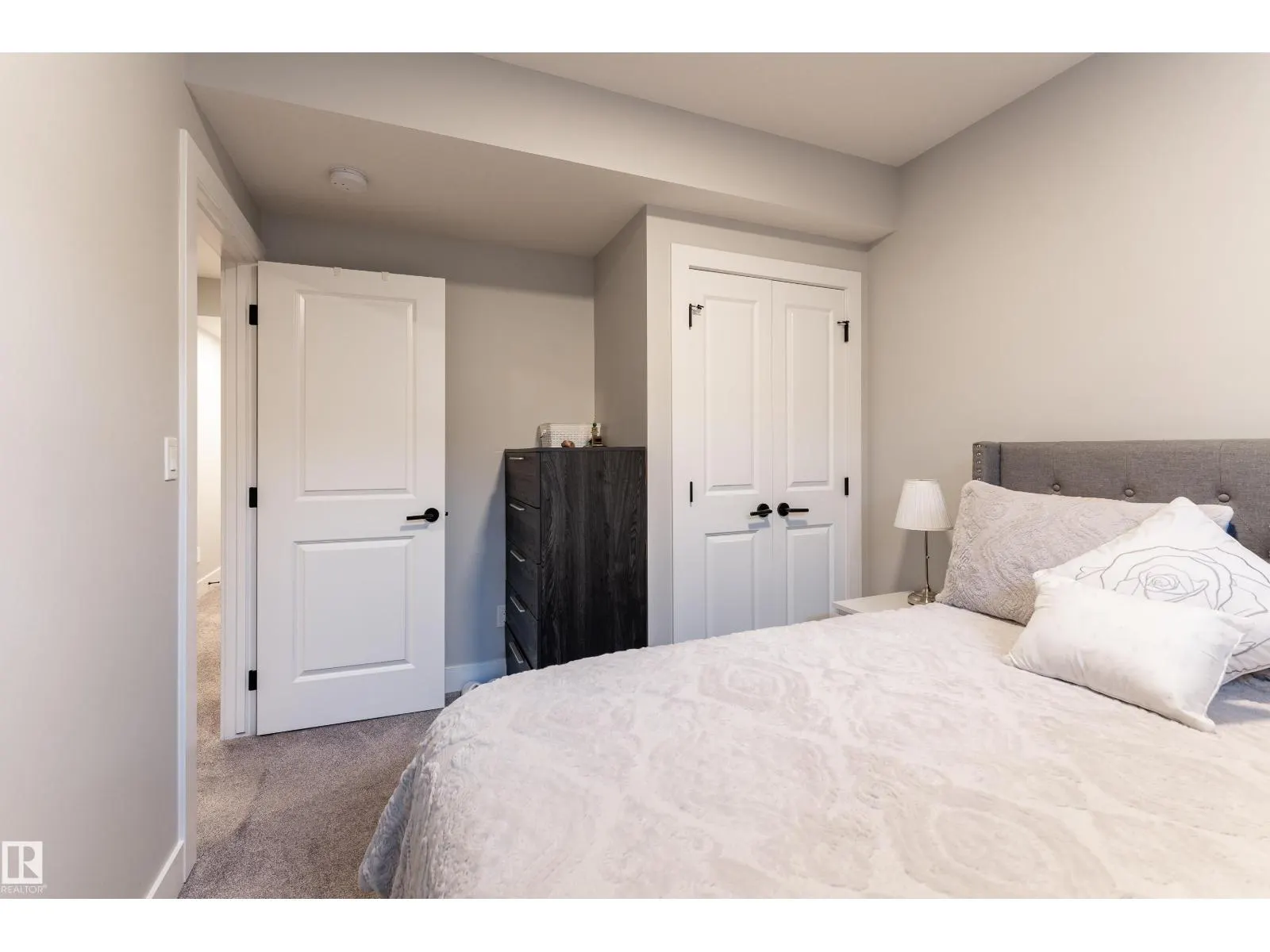 2824 152 AV NW