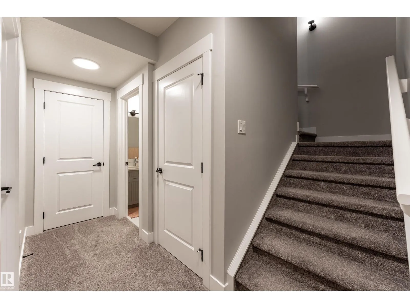 2824 152 AV NW
