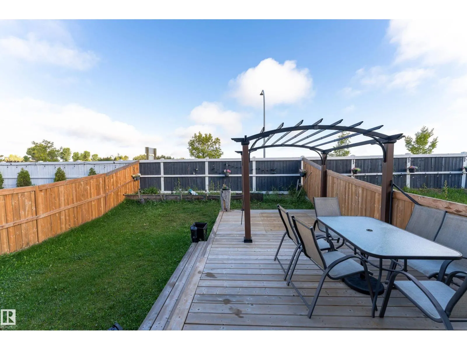 2824 152 AV NW