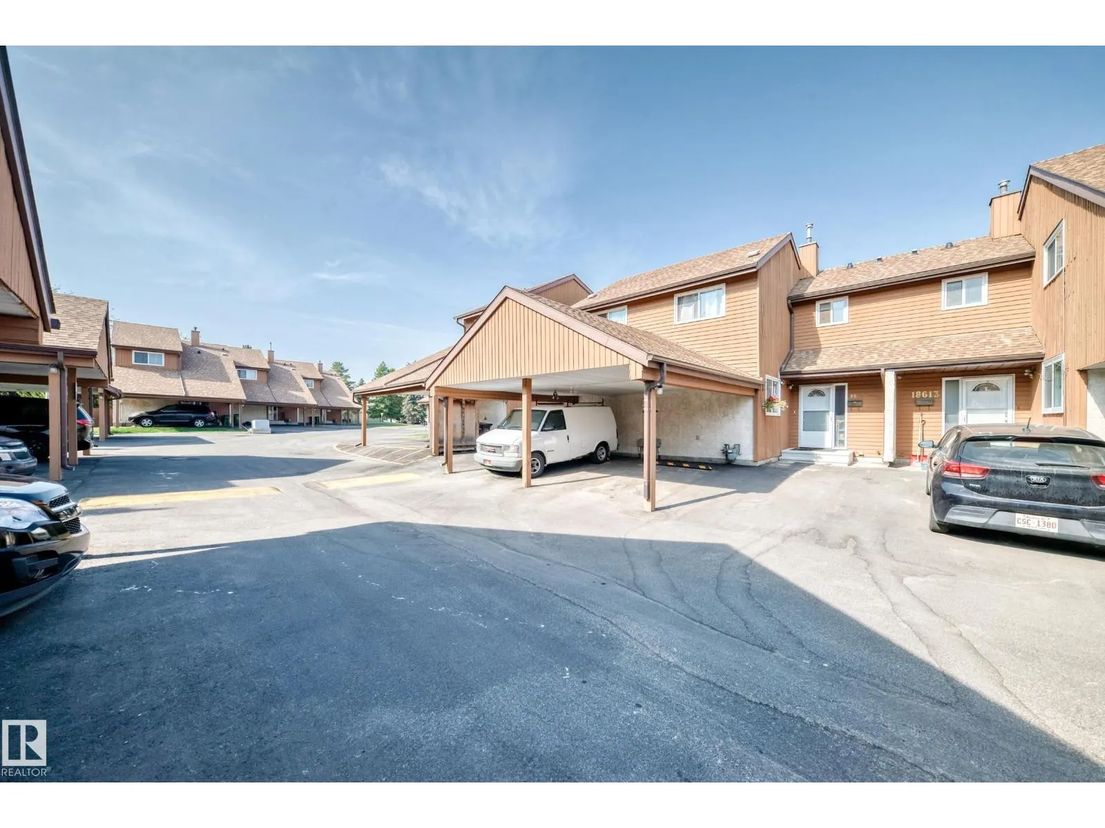 18611 66 AV NW