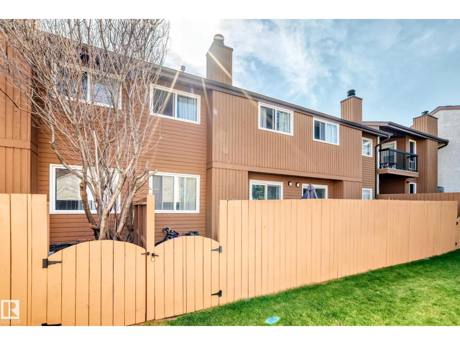 18611 66 AV NW