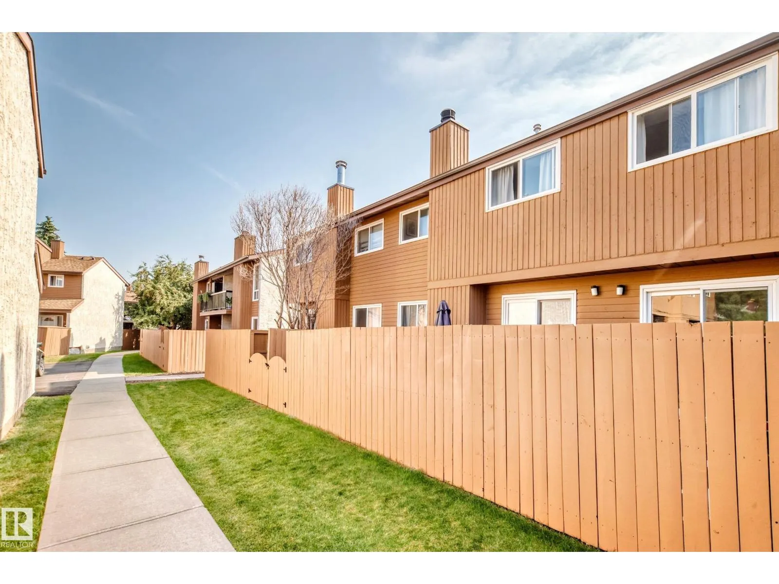 18611 66 AV NW