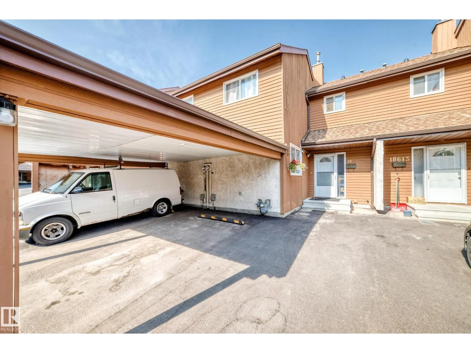 18611 66 AV NW