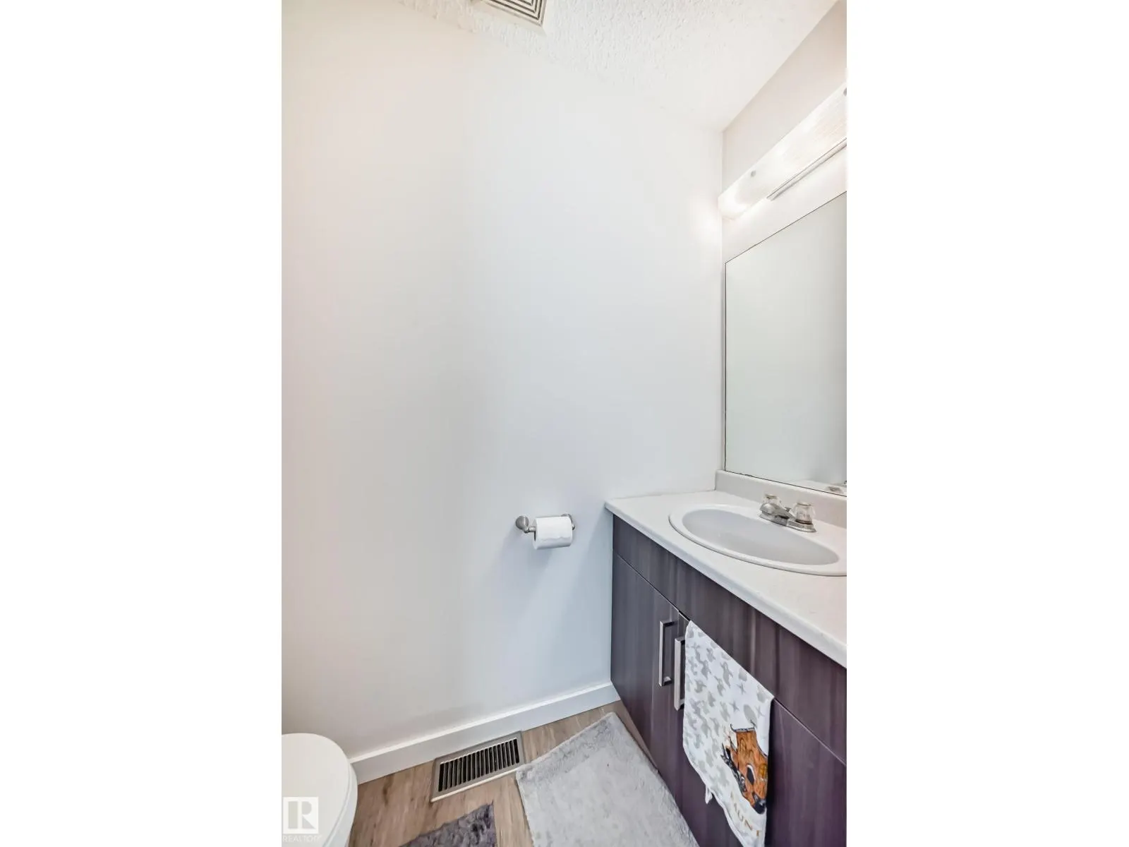 18611 66 AV NW