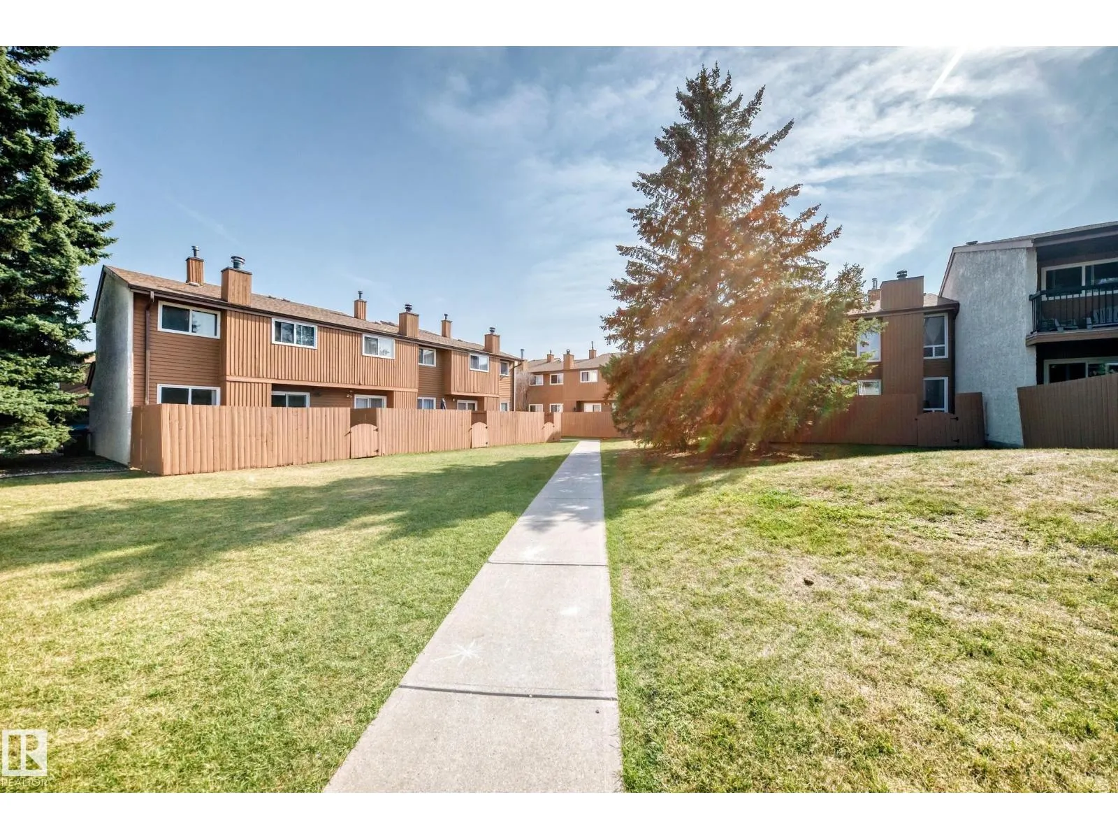 18611 66 AV NW