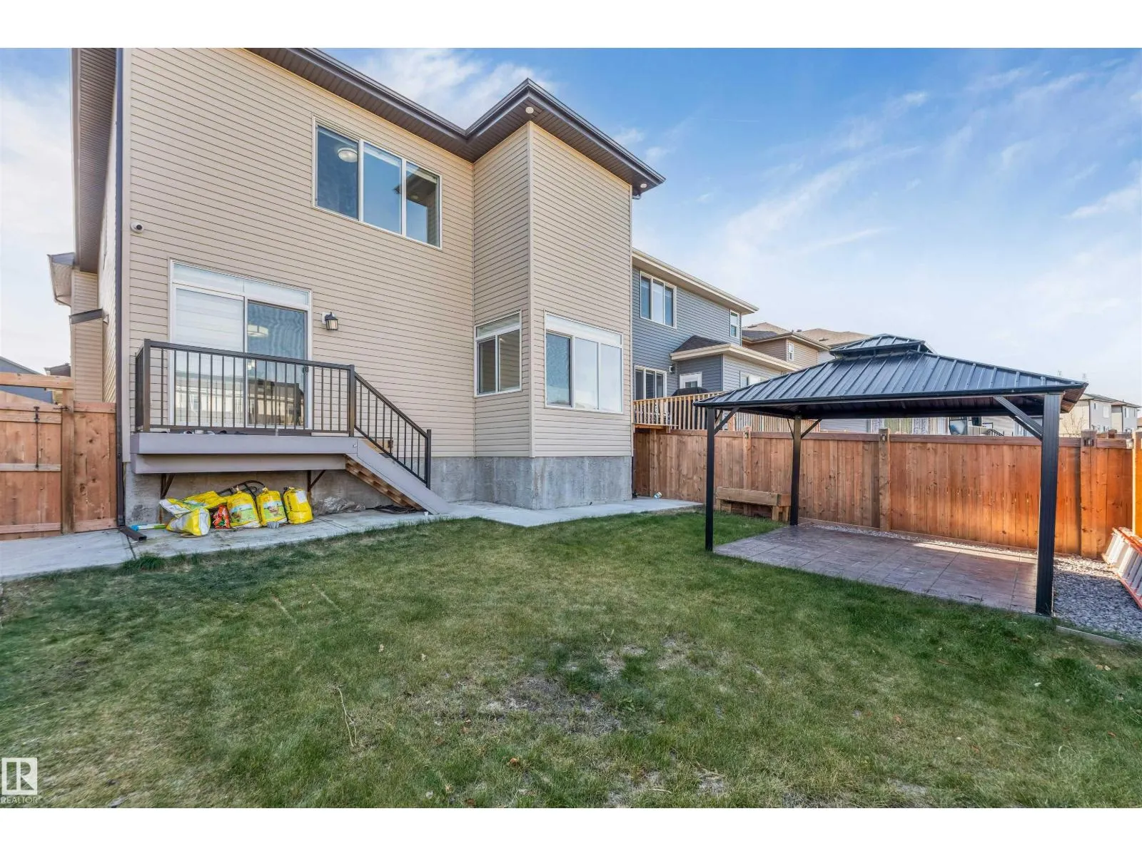 2512 13 AV NW