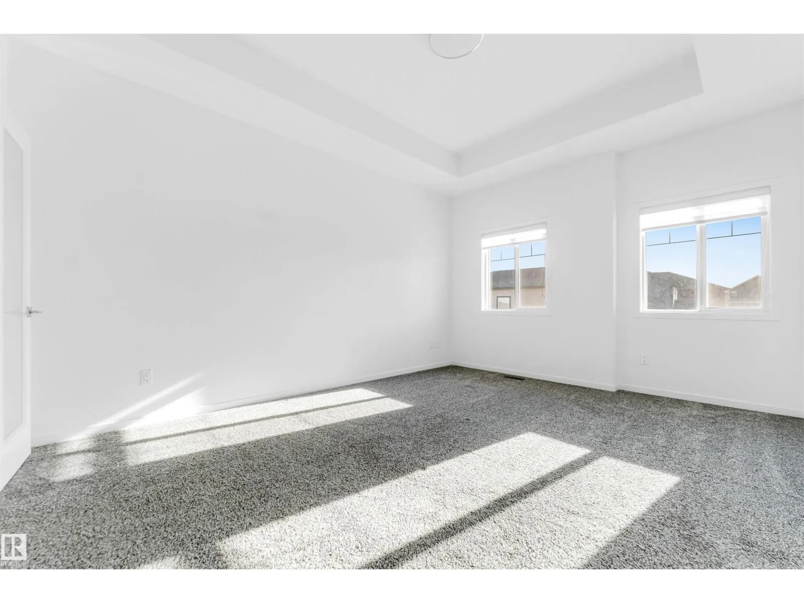 2512 13 AV NW