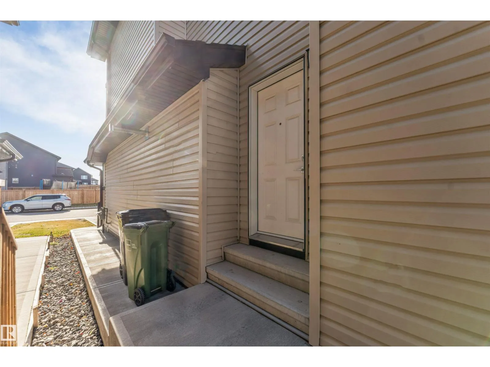 2512 13 AV NW