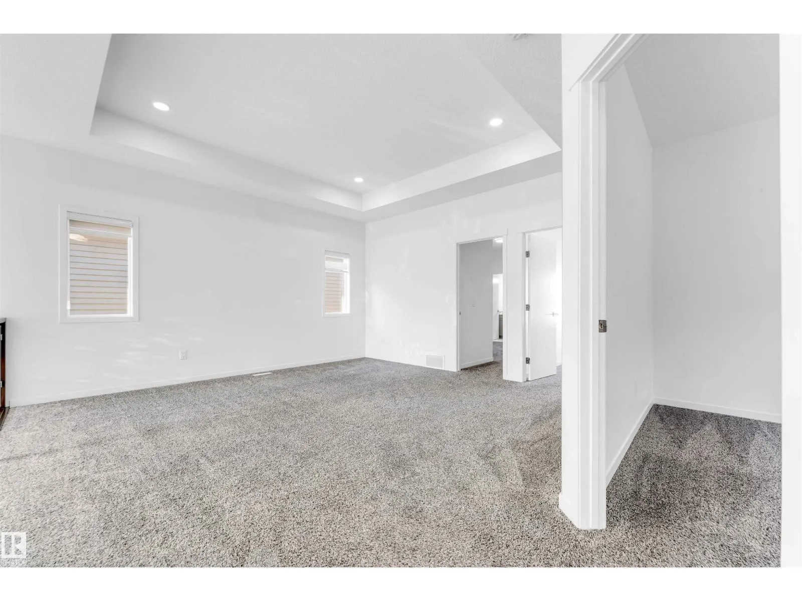 2512 13 AV NW