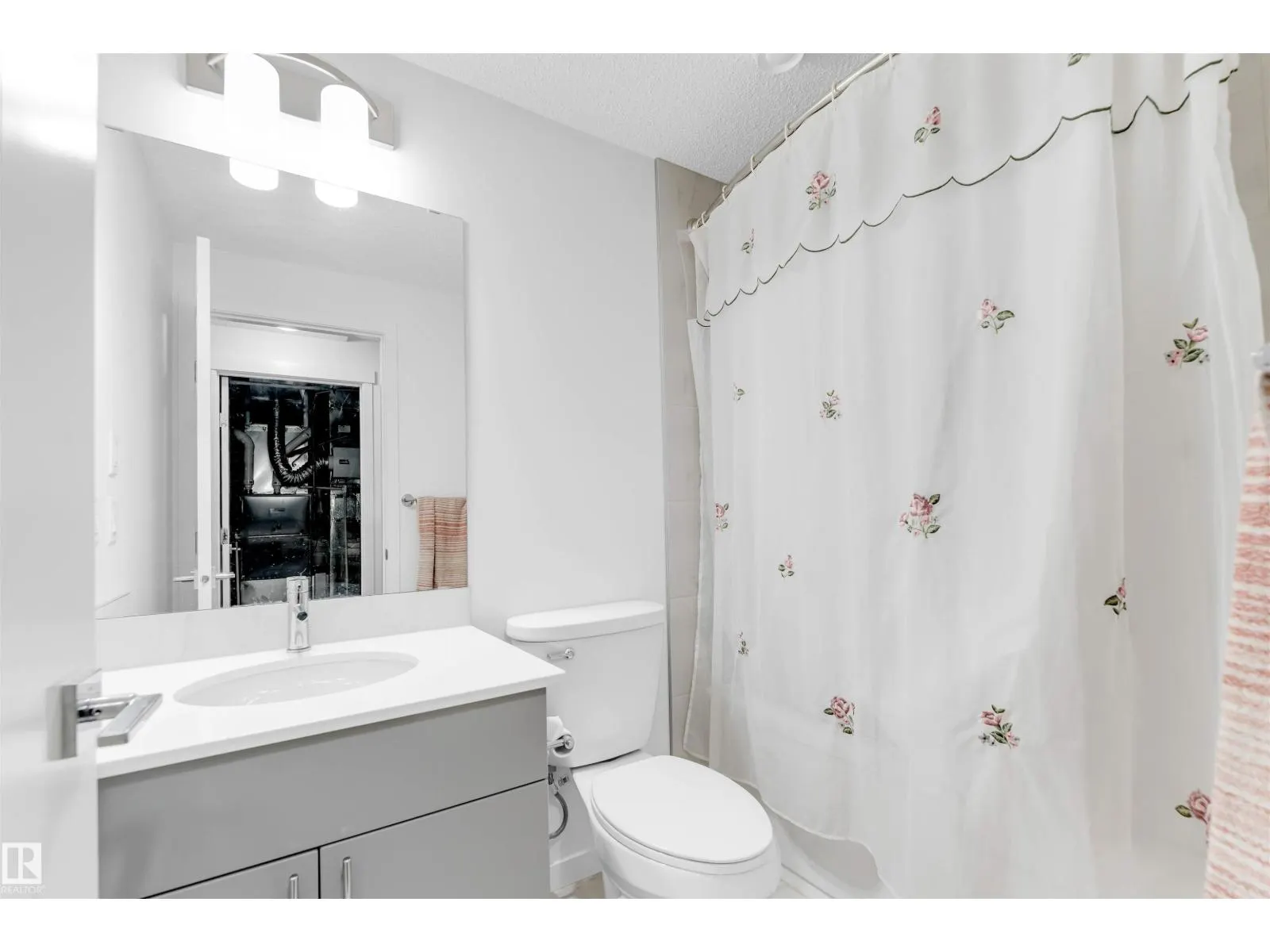 2512 13 AV NW