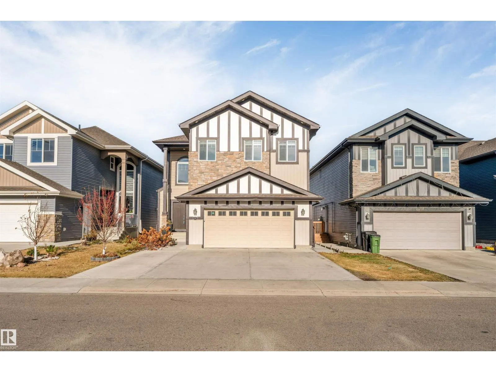 2512 13 AV NW