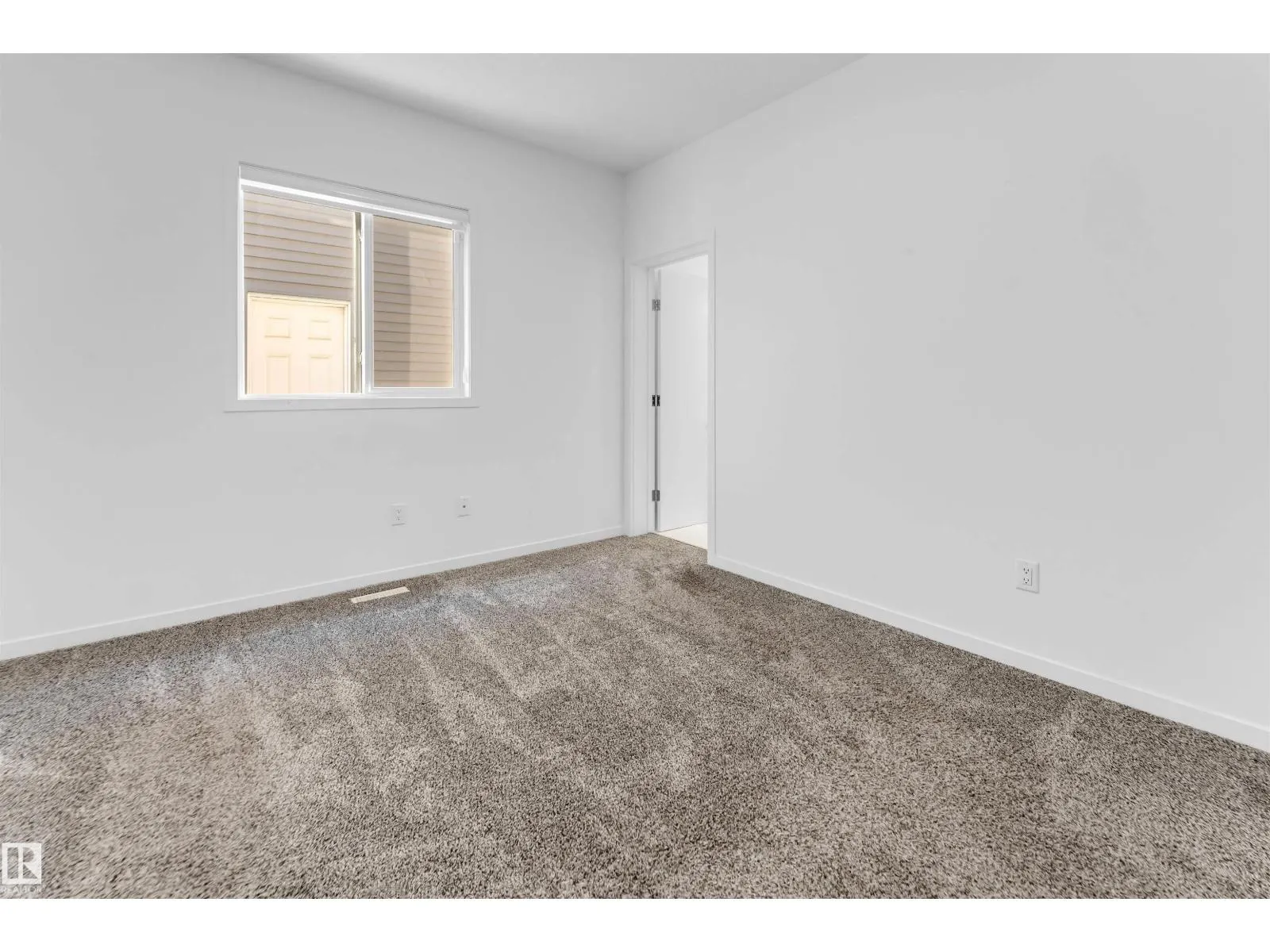 2512 13 AV NW