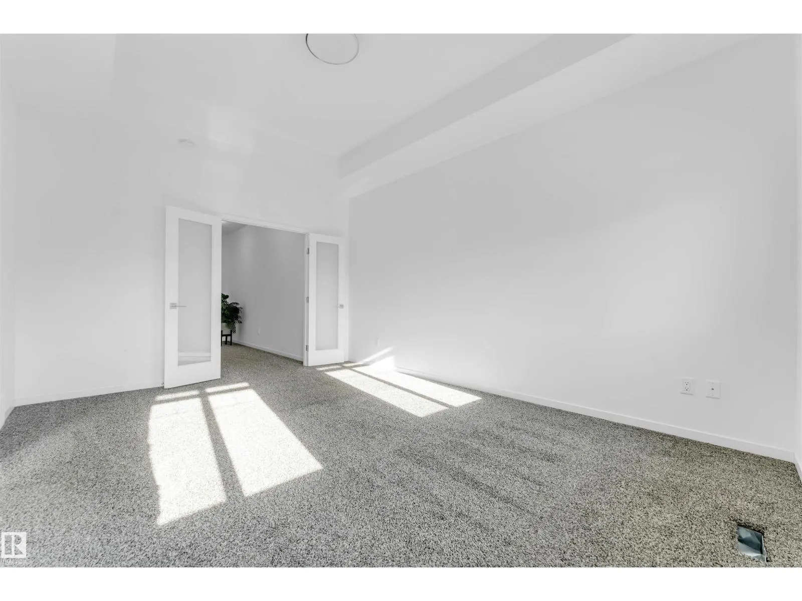 2512 13 AV NW