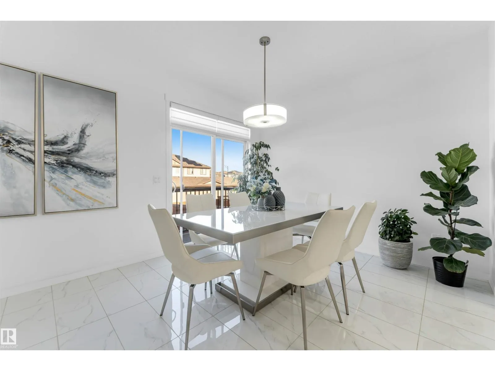 2512 13 AV NW