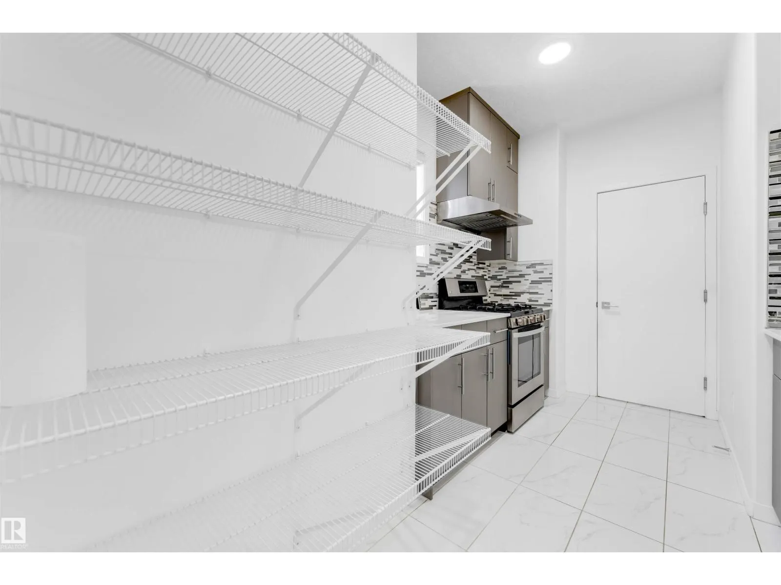 2512 13 AV NW
