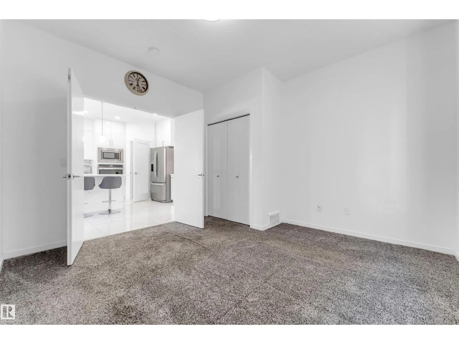 2512 13 AV NW