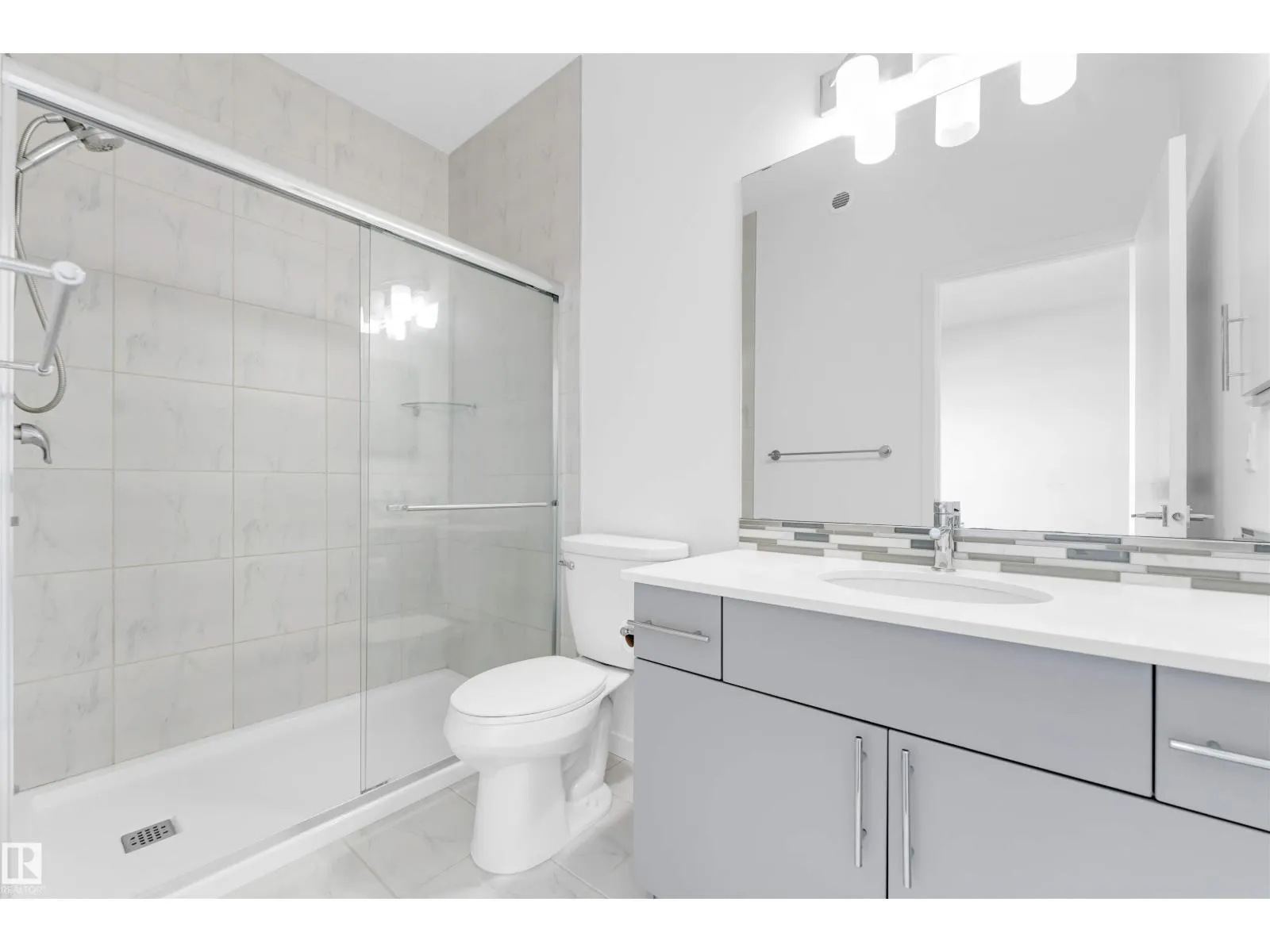 2512 13 AV NW