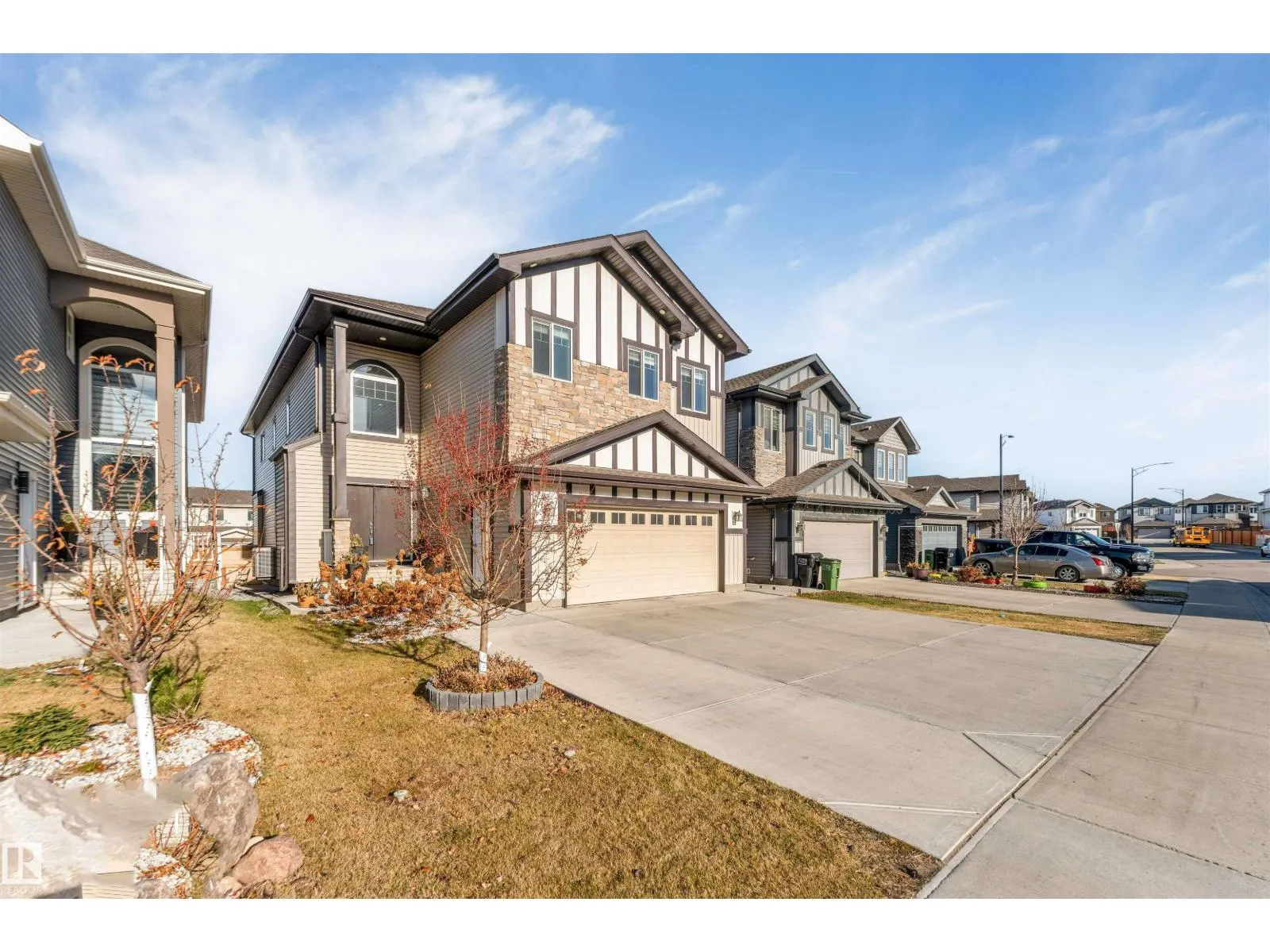2512 13 AV NW