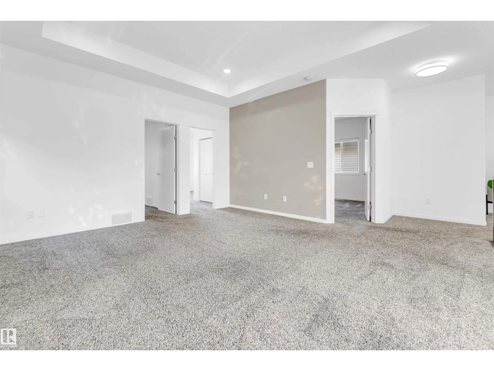2512 13 AV NW