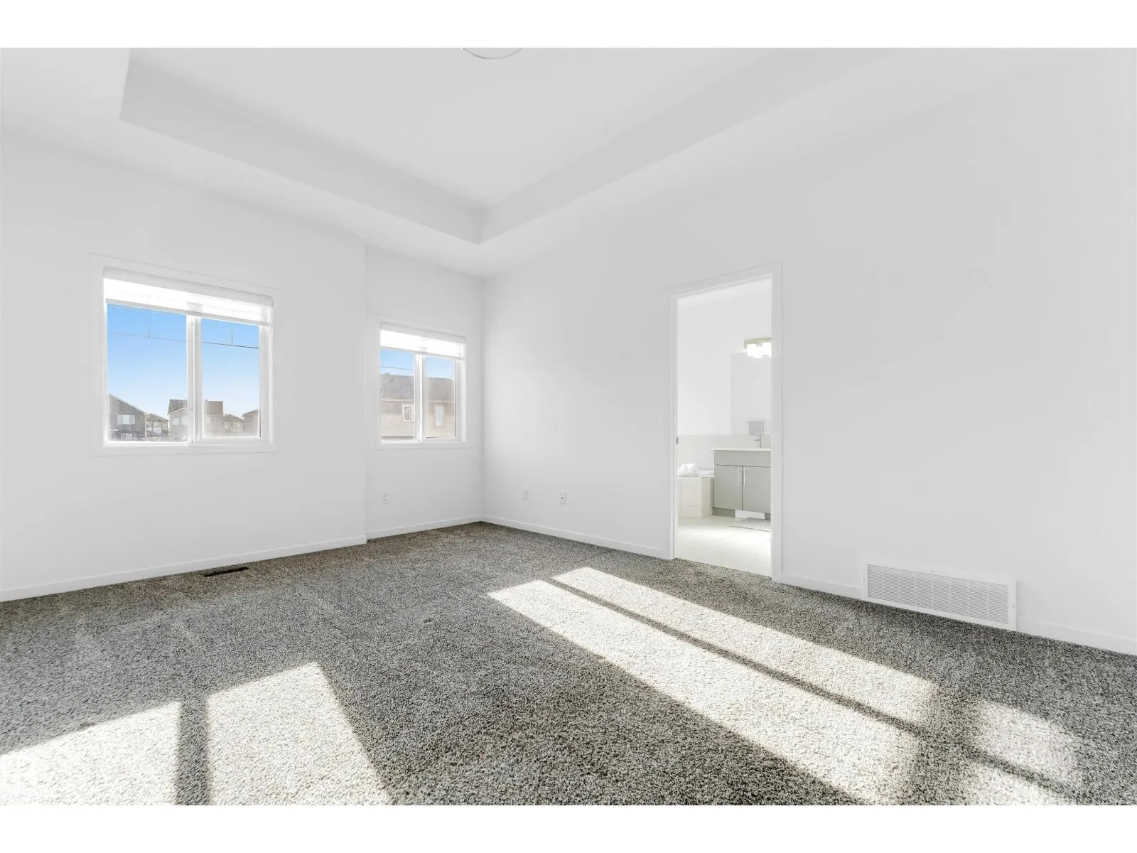 2512 13 AV NW