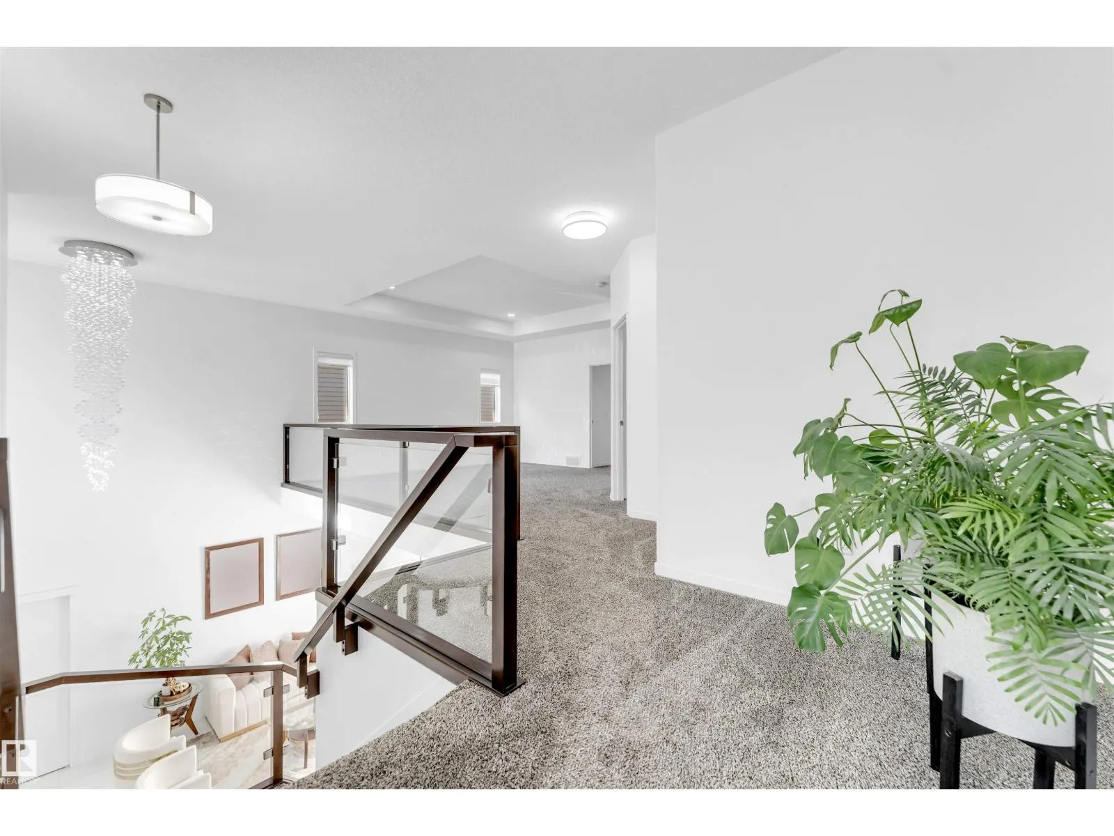 2512 13 AV NW