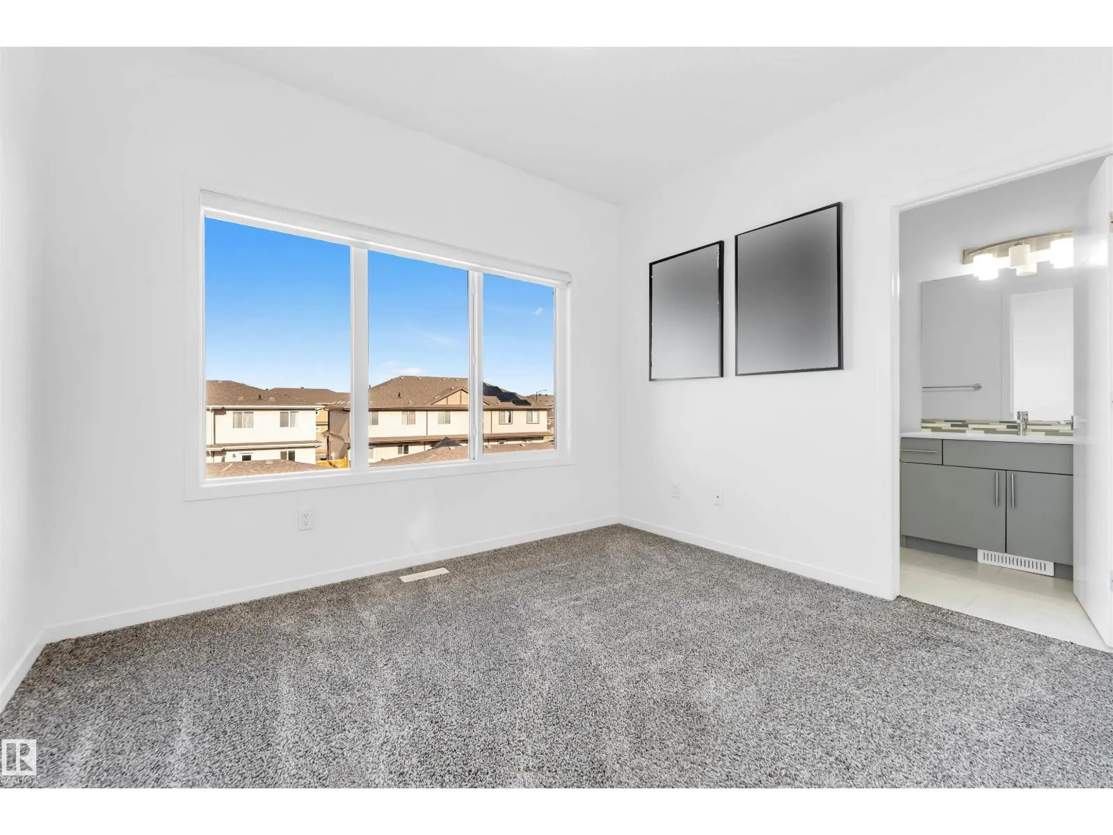 2512 13 AV NW