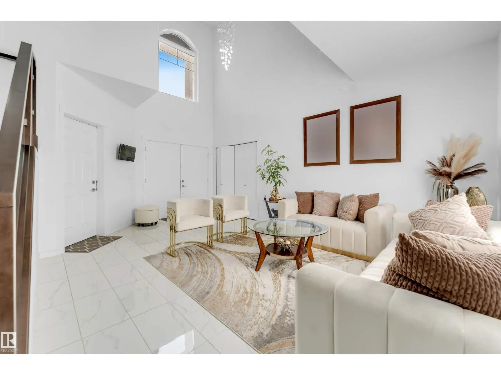 2512 13 AV NW
