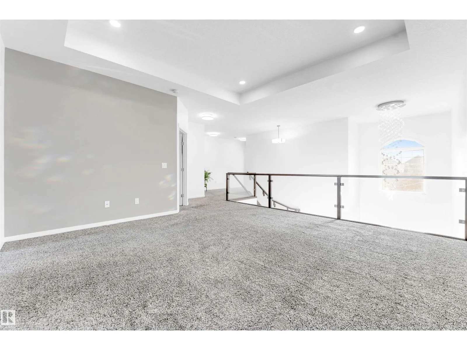2512 13 AV NW