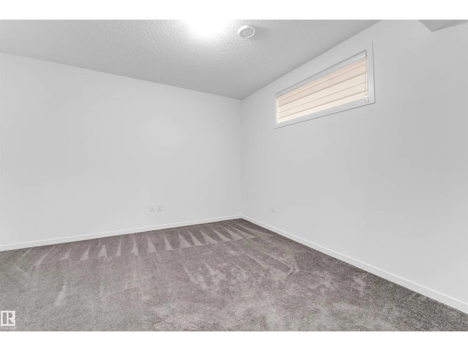 2512 13 AV NW