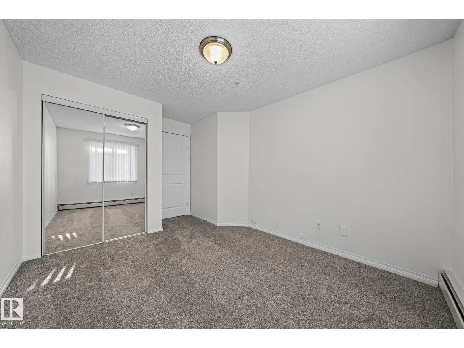 #211 11325 83 ST NW