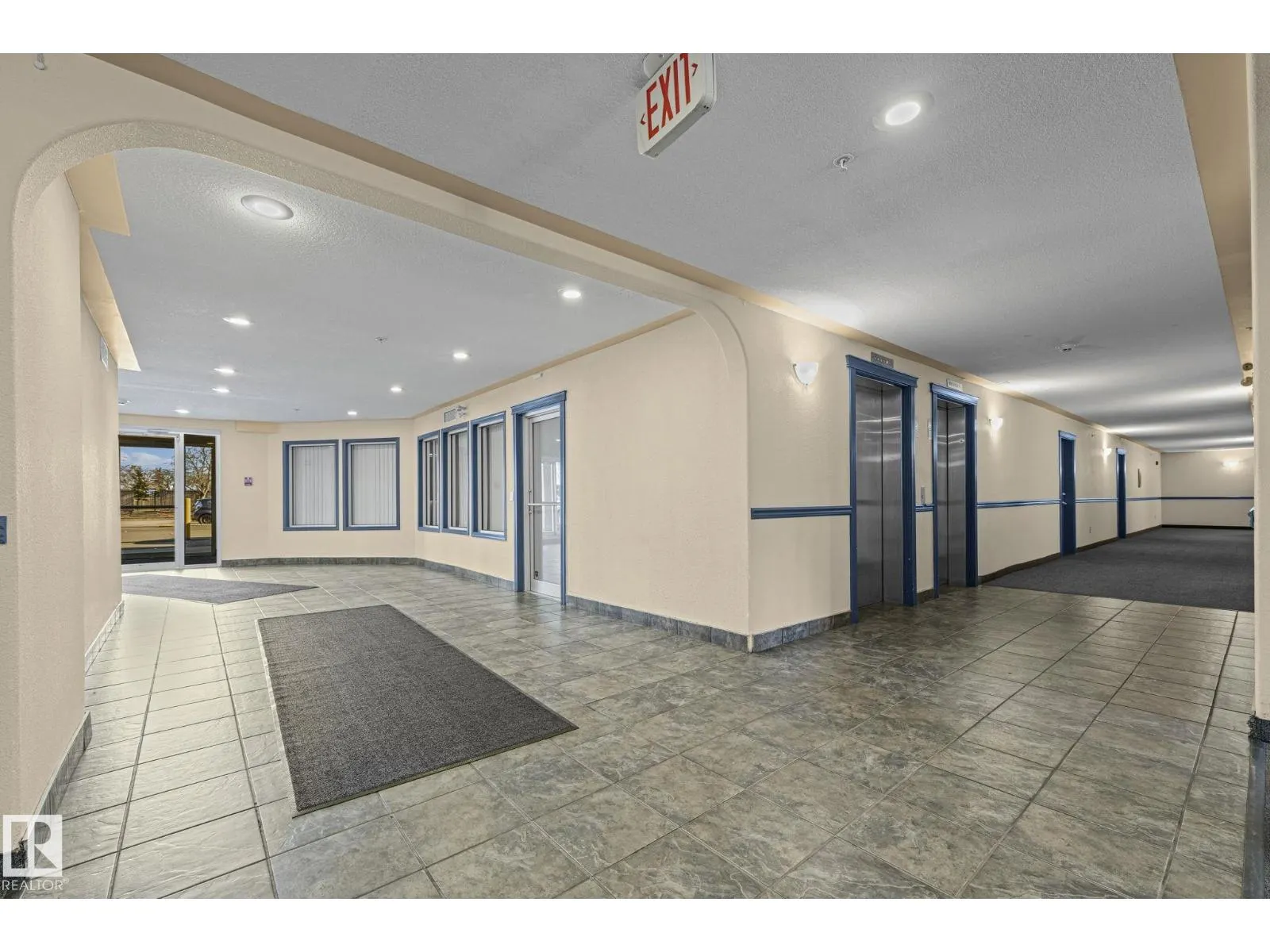 #211 11325 83 ST NW