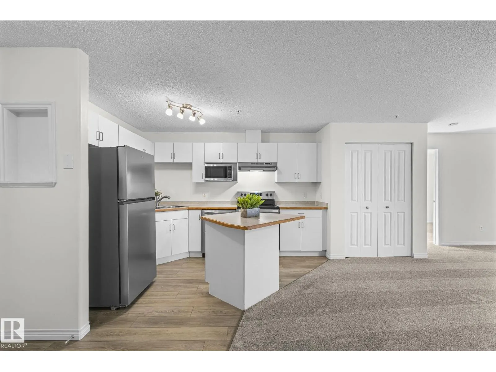 #211 11325 83 ST NW