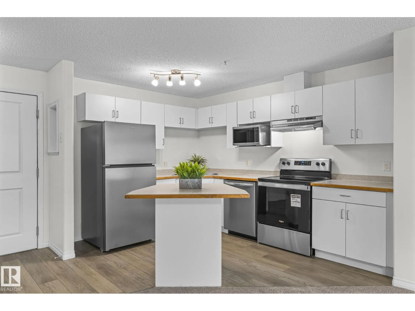 #211 11325 83 ST NW