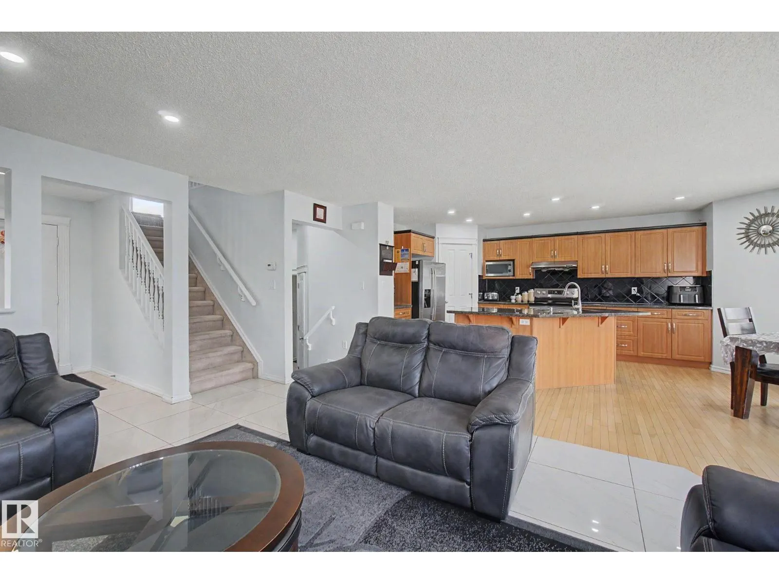 3236 21 ST NW