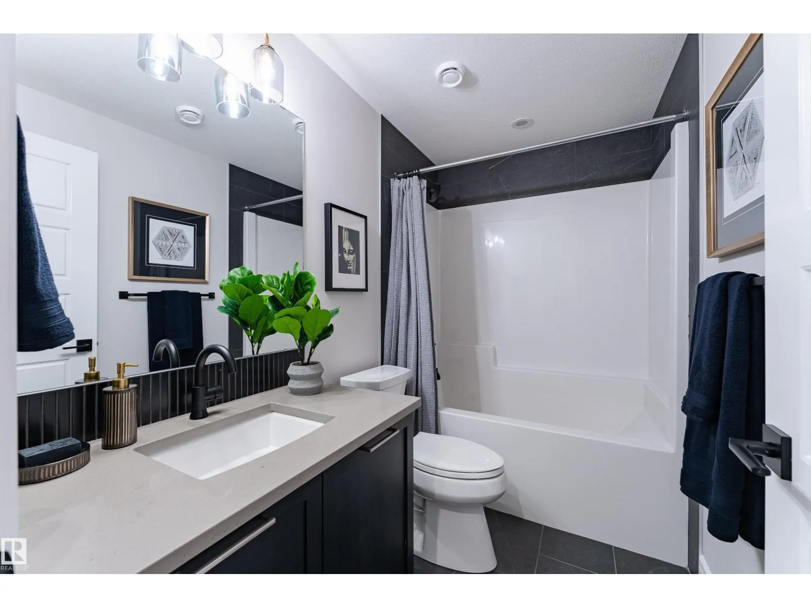 2512 204 ST NW NW