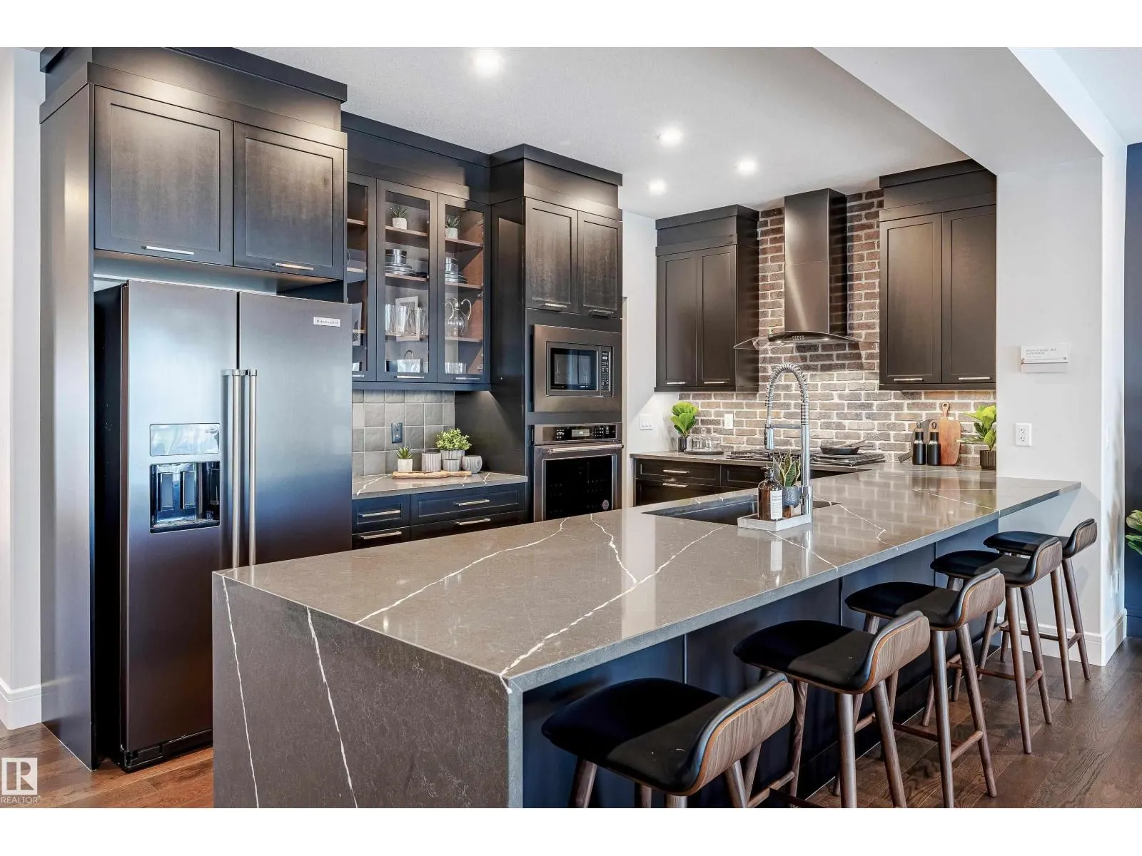 2512 204 ST NW NW