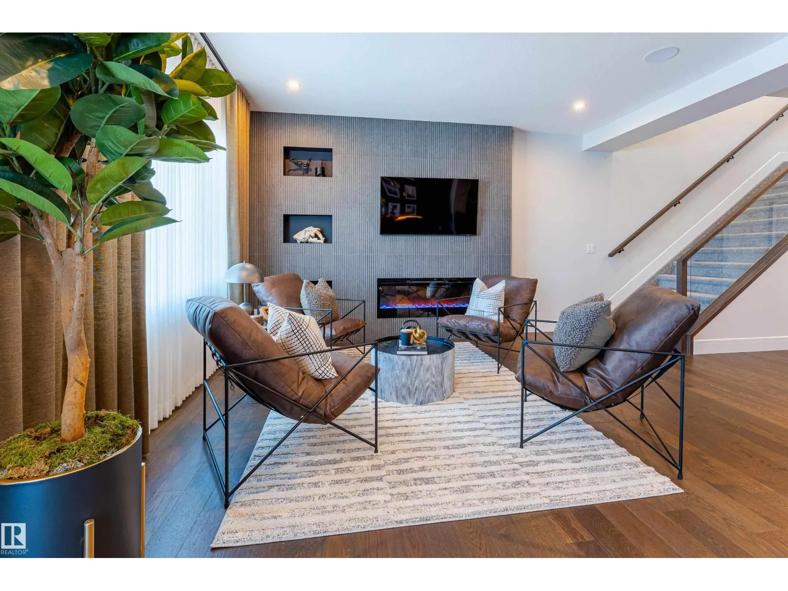 2512 204 ST NW NW