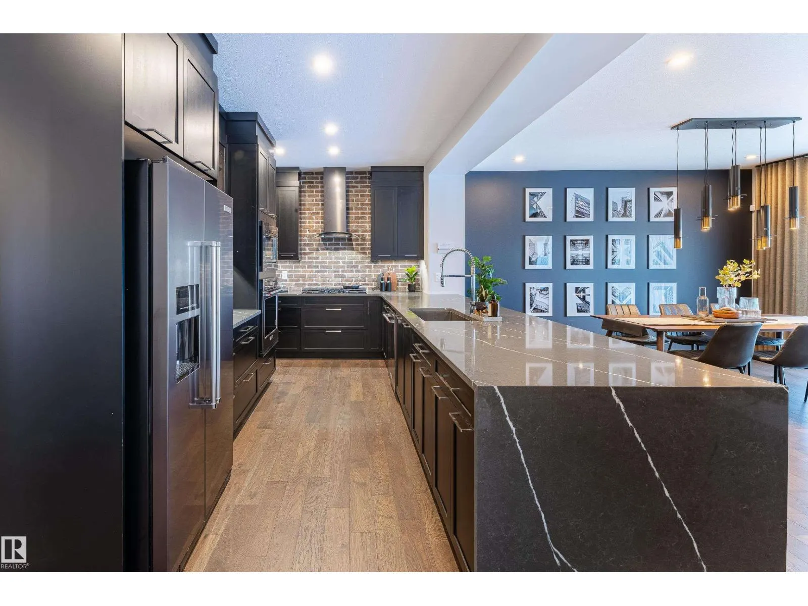 2512 204 ST NW NW