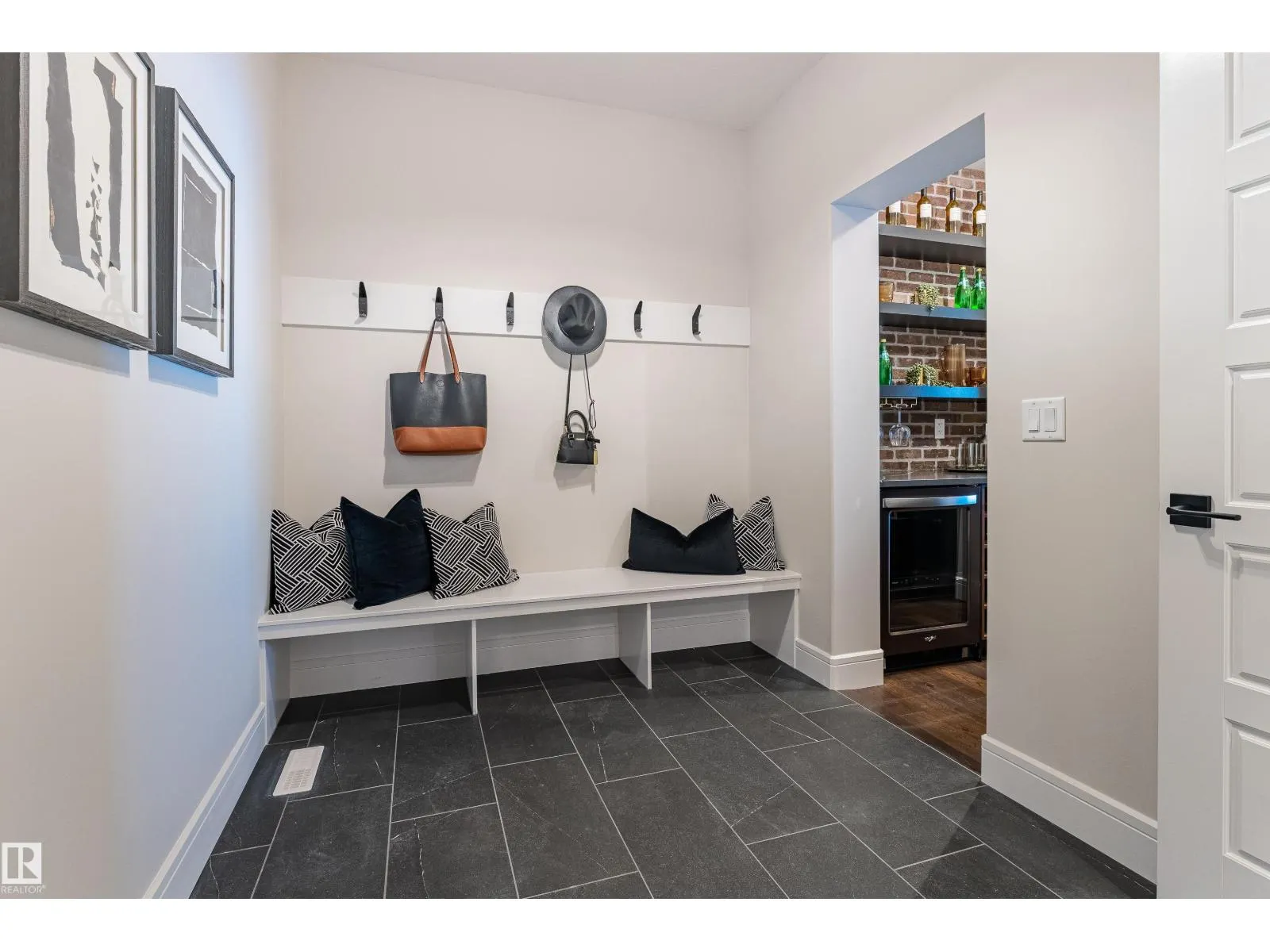 2512 204 ST NW NW
