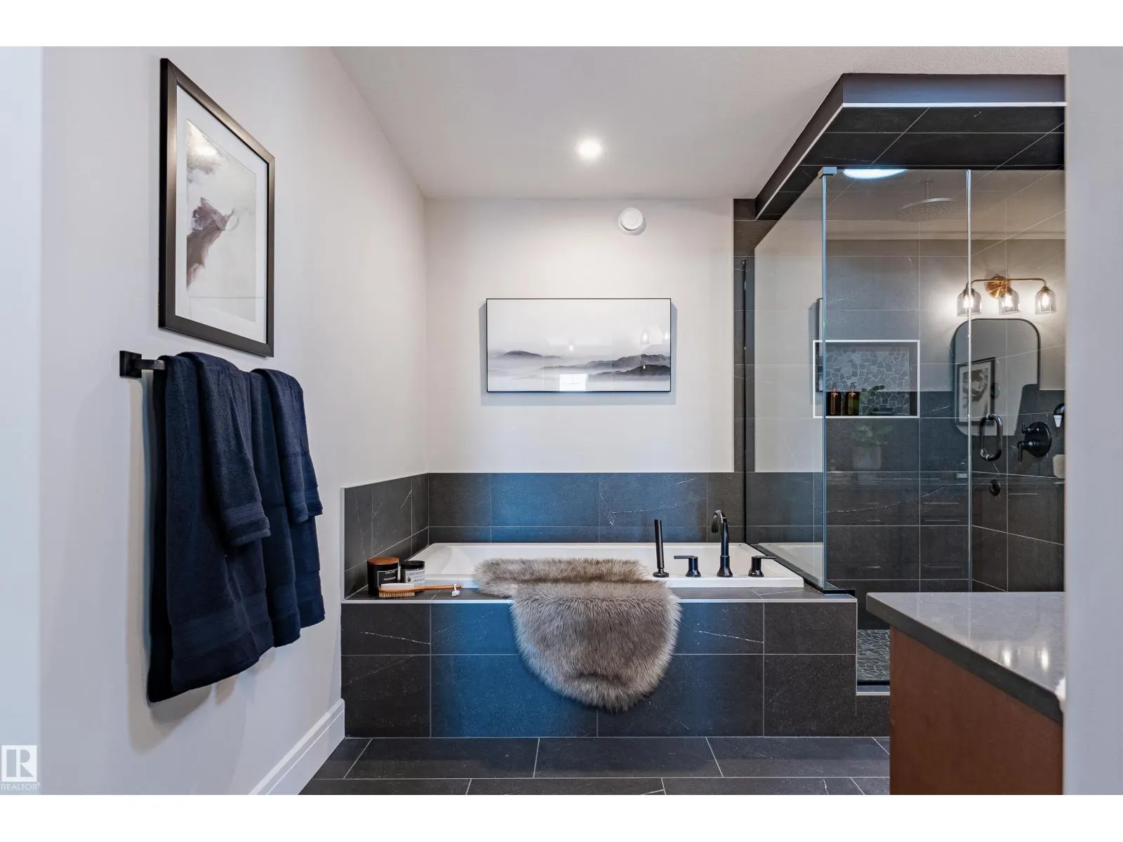 2512 204 ST NW NW