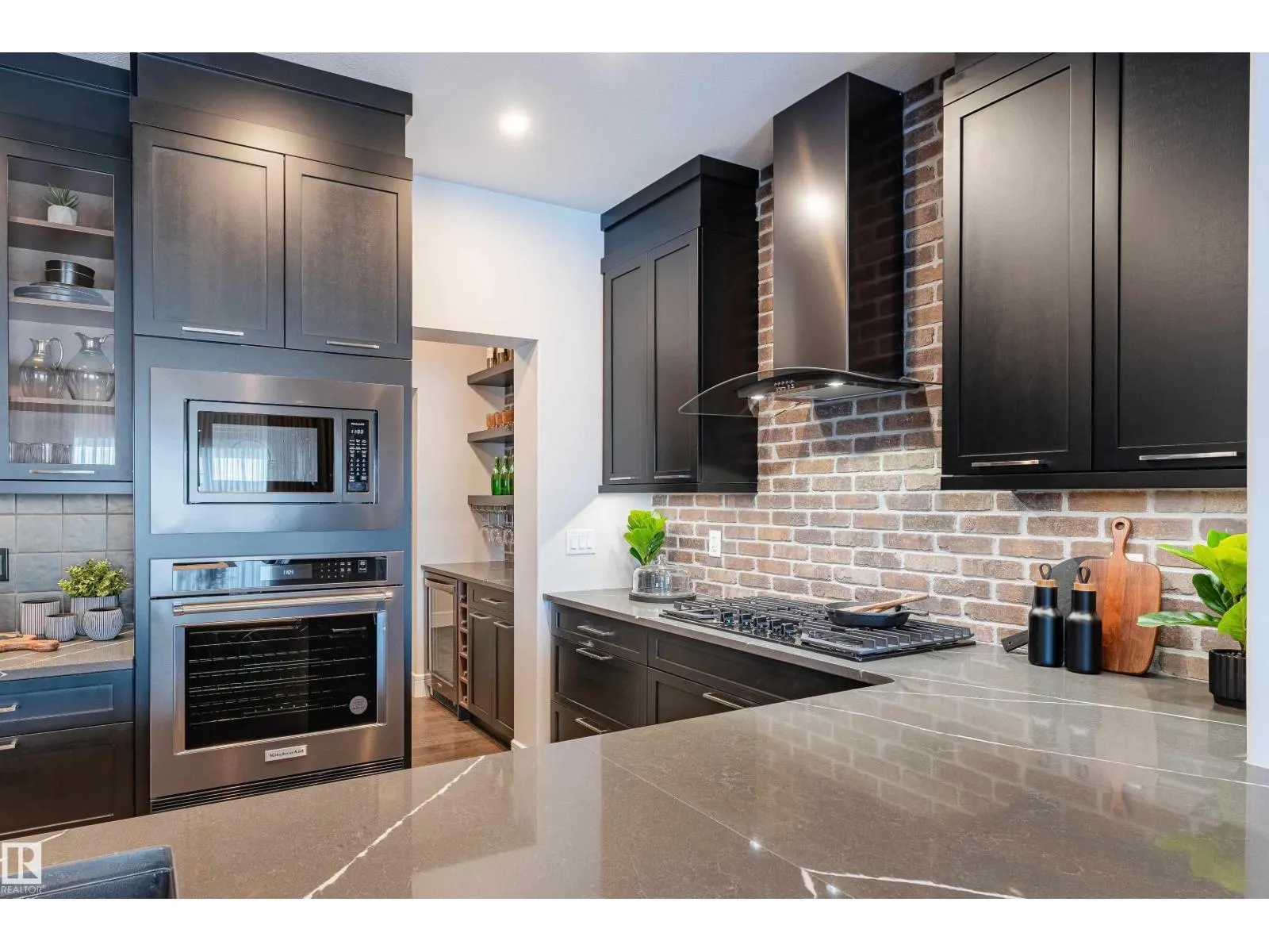 2512 204 ST NW NW