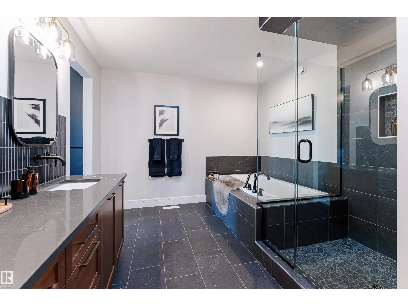 2512 204 ST NW NW