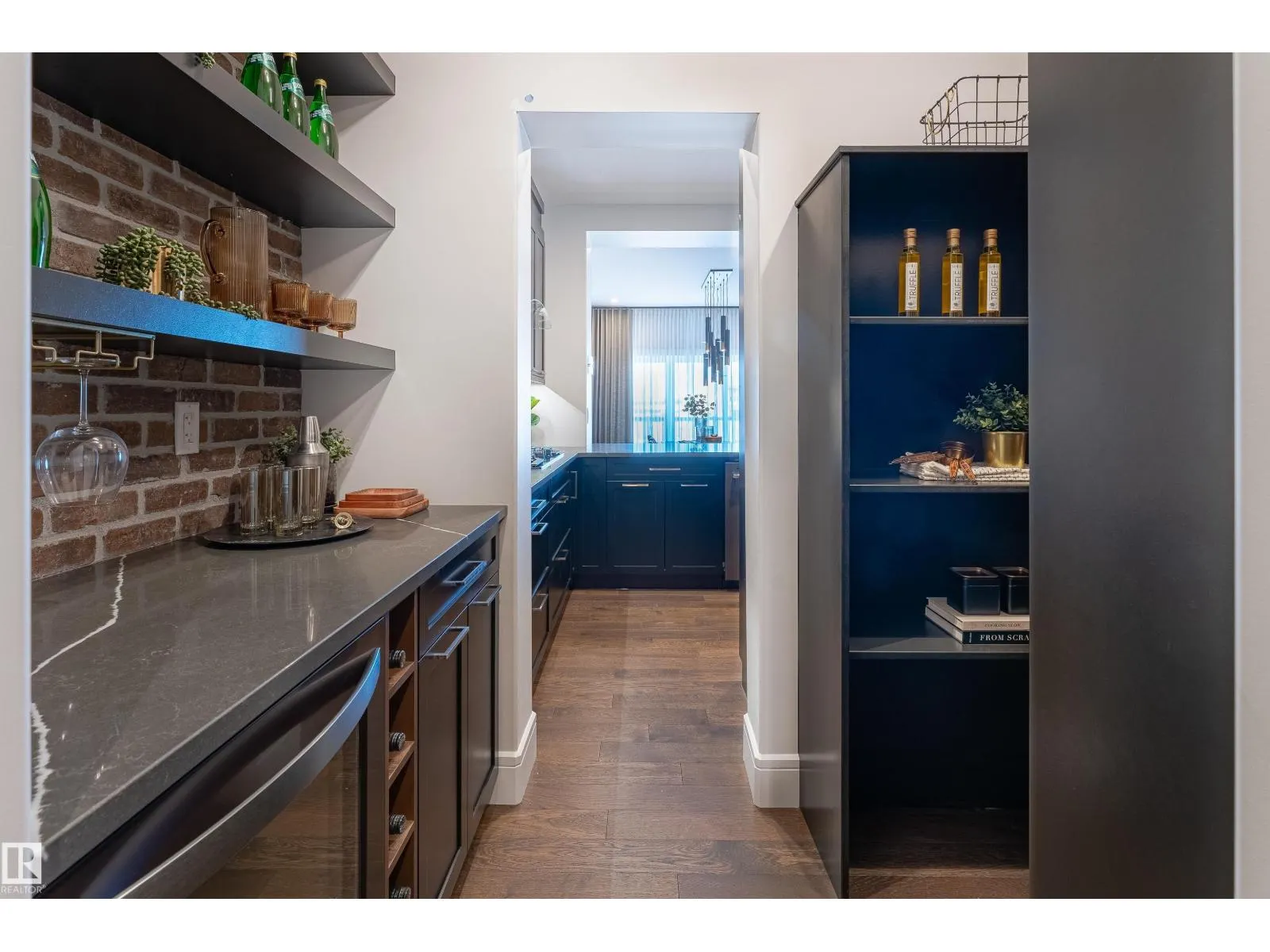 2512 204 ST NW NW