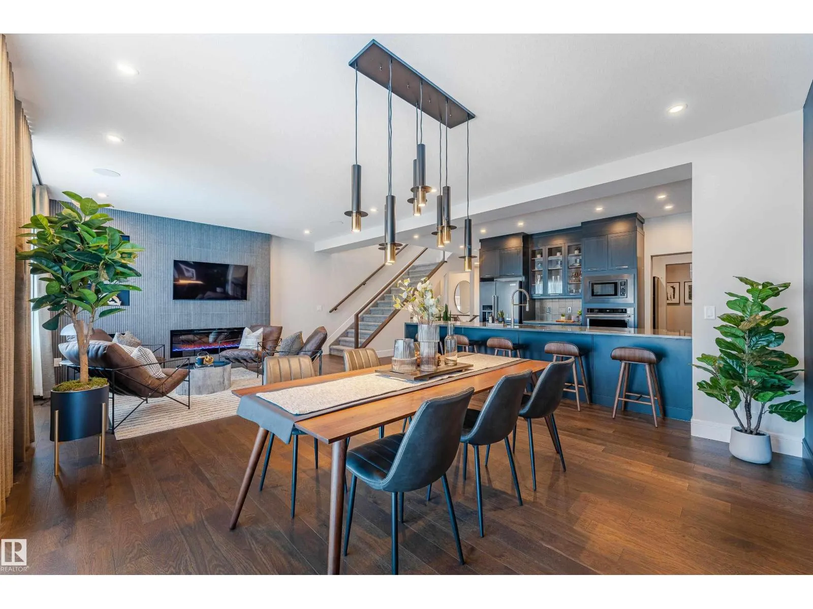 2512 204 ST NW NW