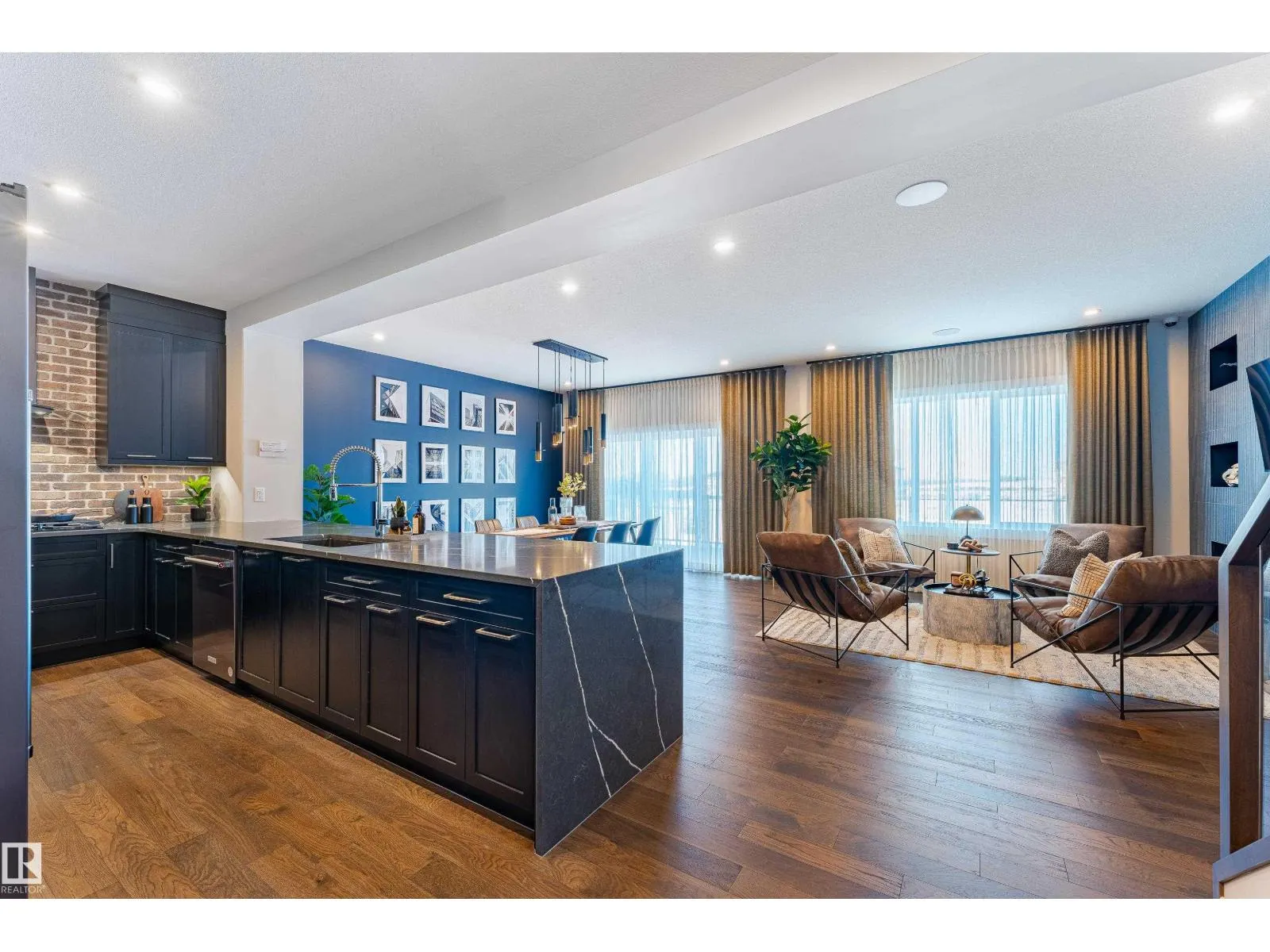 2512 204 ST NW NW