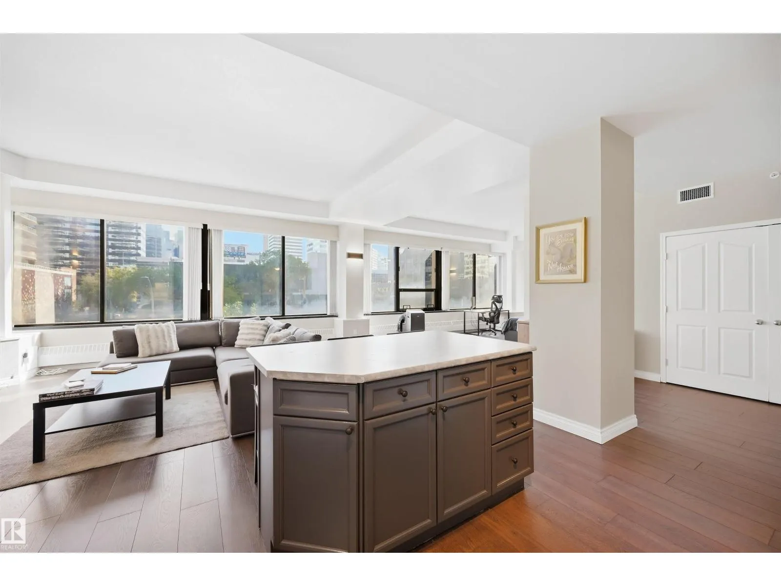 #302 10106 105 ST NW