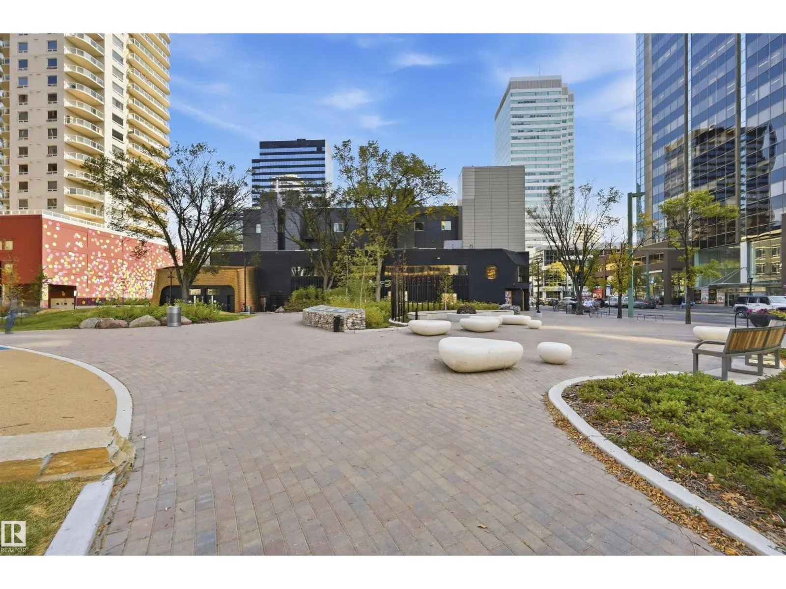 #302 10106 105 ST NW