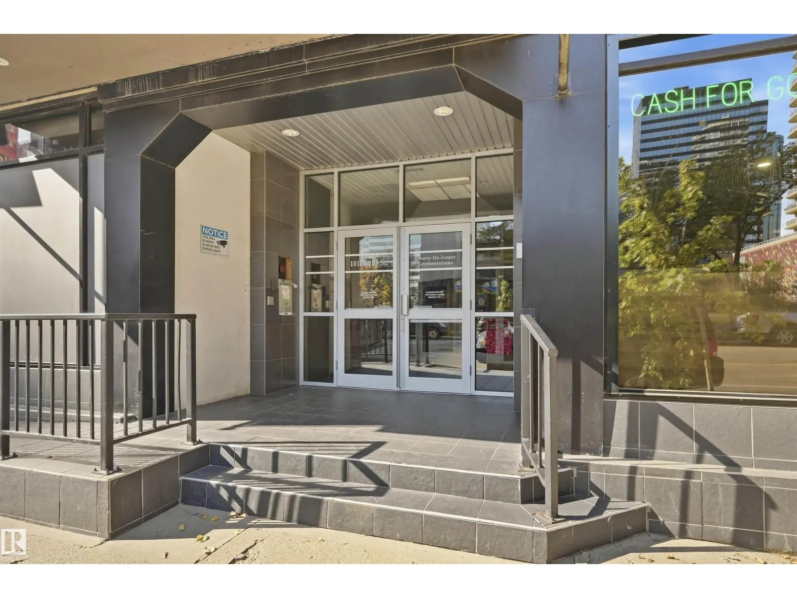#302 10106 105 ST NW